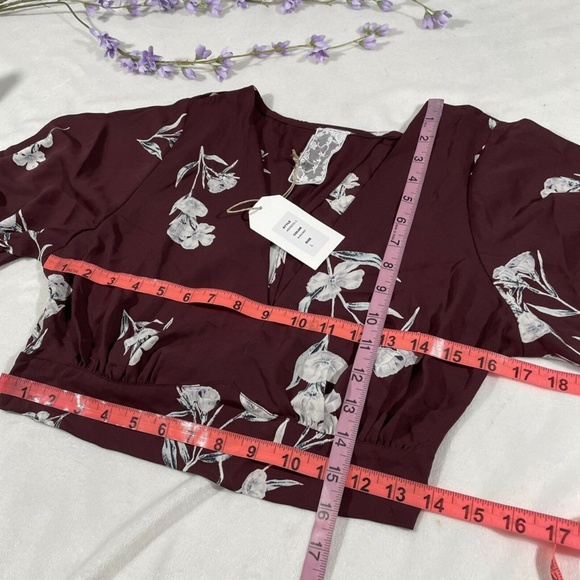 NWT Sadie & Sage [ Large ] Floral Flutter Sleeve‎ Cropped Top in Burgundy - Picture 8 of 12